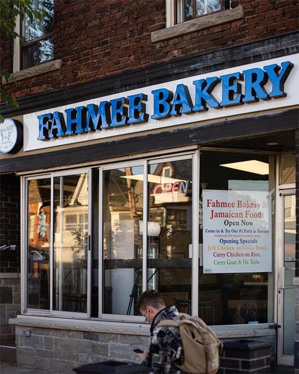 【视频】多伦多饼店老板通过视频分享了自己糟糕的经历，感到了很多人1