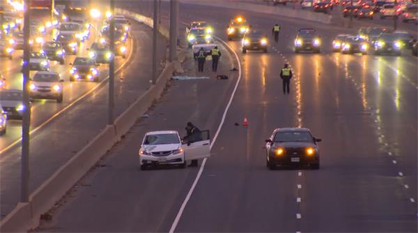 【视频】行人在401高速被卡车撞到死亡,警察寻找逃逸的卡车司机1 【视频】行人在401高速被卡车撞到死亡,警察寻找逃逸的卡车司机1