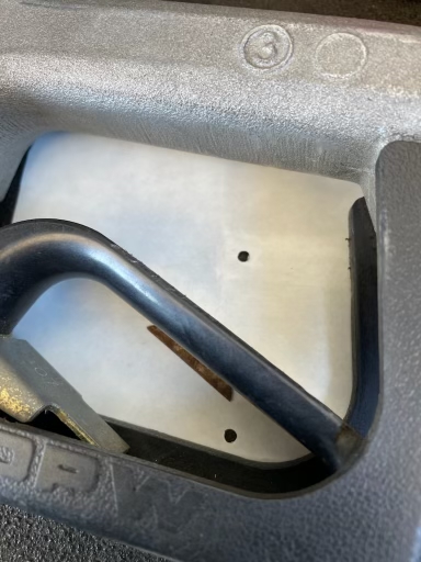 在美国北卡罗来纳州，加油手柄处发现被人安放的刀片1