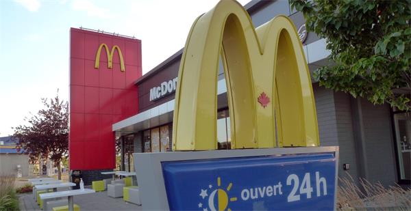 “痛得尖叫” 加拿大女子说她被麦当劳的热咖啡弄伤了1