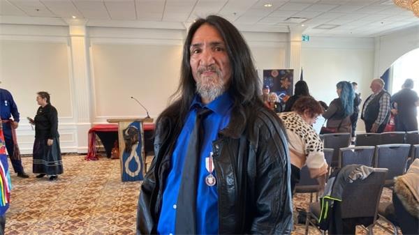 无家可归的人因在寒冷的梅多湖街道上拯救他人而获得女王禧年奖1 无家可归的人因在寒冷的梅多湖街道上拯救他人而获得女王禧年奖1