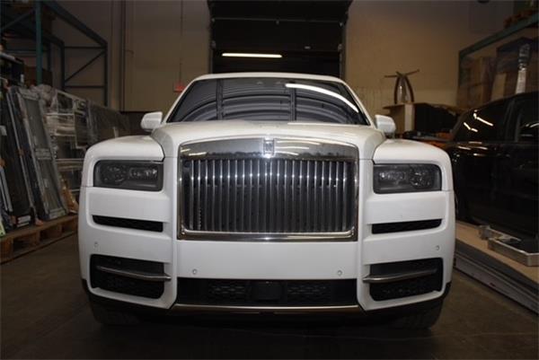 警方拦截了 24 辆运往迪拜的被盗车辆，其中包括一辆劳斯莱斯2