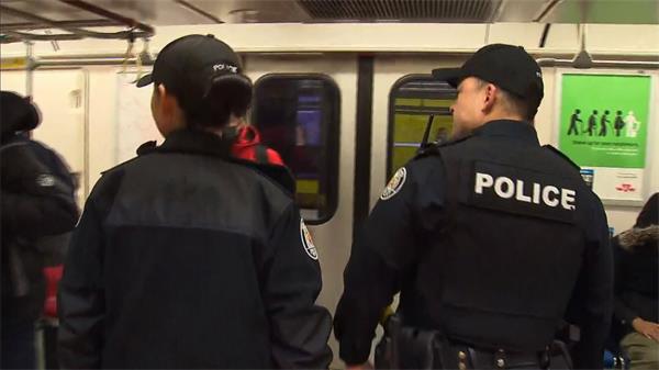 一名 16 岁男孩在多伦多地铁站被刺伤后死亡1