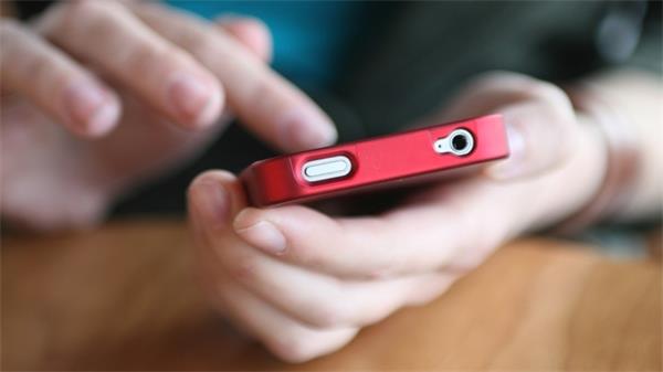 随着性勒索案件的增加，加拿大皇家骑警敦促父母与孩子交谈1