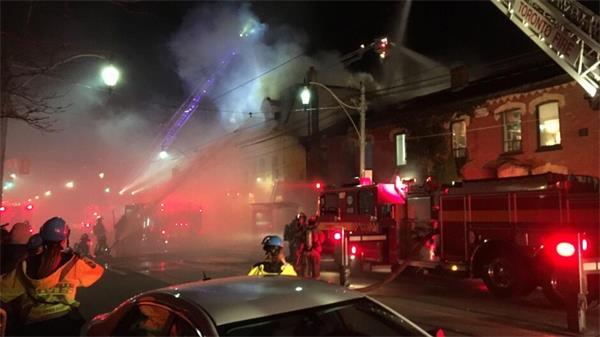 【视频】伊顿中心附属建筑工地被熊熊燃烧了1