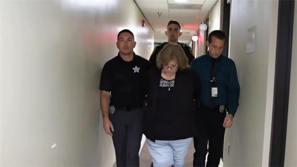 经过多年的威胁,一场仇恨以一位黑人妈妈的死亡和她的白人邻居被捕而告1 经过多年的威胁,一场仇恨以一位黑人妈妈的死亡和她的白人邻居被捕而告1