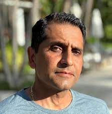 警方确认在自由村大楼旁的垃圾箱中发现的尸体1 警方确认在自由村大楼旁的垃圾箱中发现的尸体1