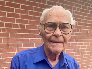 贝尔切断了怡陶碧谷 95 岁老人和他妻子的电话1 贝尔切断了怡陶碧谷 95 岁老人和他妻子的电话1