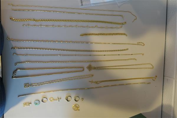 多伦多夫妇本月被指控后追回价值50万加元的珠宝1 多伦多夫妇本月被指控后追回价值50万加元的珠宝1