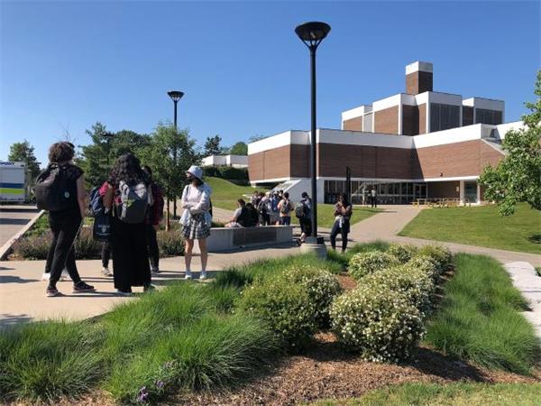 滑铁卢大学发生刺伤事件 3人受伤，1人被拘留1