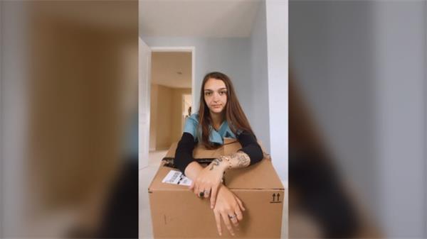 懵圈了！租客打开公寓门才发现屋里住着别人1