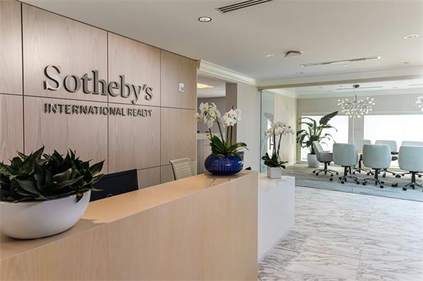 2023 年上半年加拿大房地产市场豪宅表现不同2 2023 年上半年加拿大房地产市场豪宅表现不同2