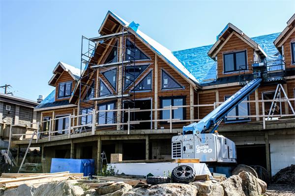 随着买家在观望离开市场，多伦多的房地产市场价格在下滑1