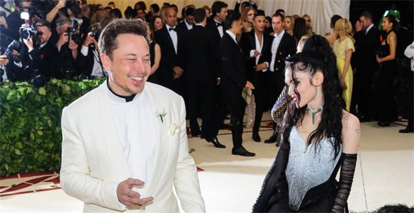 加拿大歌手格莱姆斯透露与埃隆·马斯克共同抚养孩子的感受1