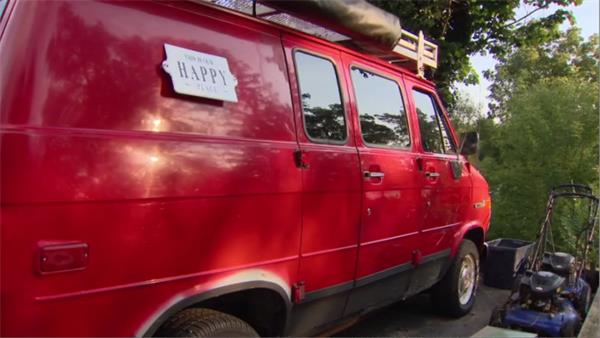 圭尔夫大学附近的高房租迫使一家人几乎不得不依靠面包车来养儿子1