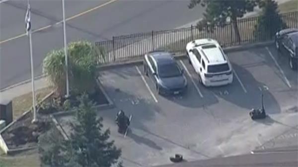 【视频】在巴里一辆装有简易自制炸弹的车在公寓前爆炸1