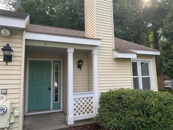 这套位于多伦多的房子只要60万,它没有墙但有个游泳池1 这套位于多伦多的房子只要60万,它没有墙但有个游泳池1