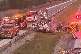 【视频】载有1500 只火鸡在货车遇到严重车祸1