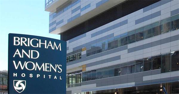 一名美国医生被指控在检查期间性侵至少60名女性1