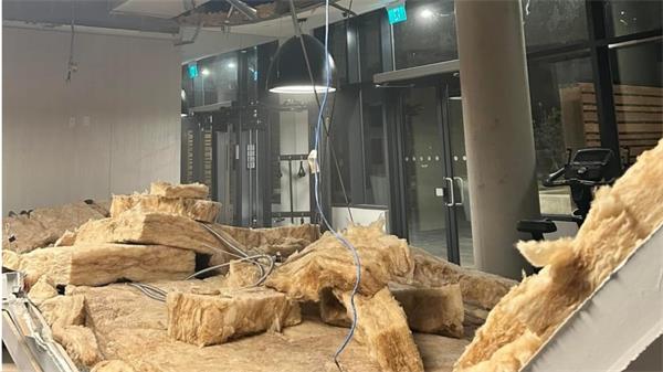 “屋顶会掉下来砸到我” 多伦多居民在公寓健身房天花板倒塌后发声1