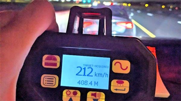 20 岁司机在汉密尔顿路上超速超过 200 公里/小时1