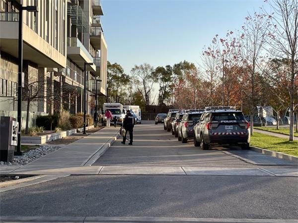 怡陶碧谷公寓发生刺伤事件，女子死亡，男子被拘留1