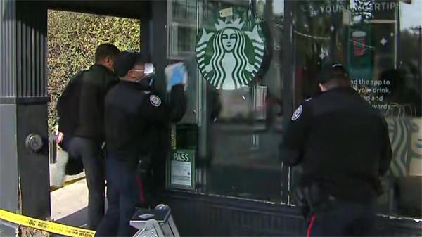 女子因破坏市中心星巴克而被指控1