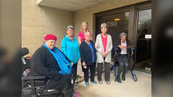 房东连续几天没有给暖气和沉默后，租户们担心冬天的来临1