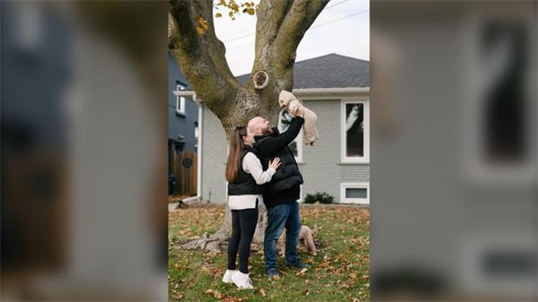 【人物故事】加拿大夫妇通过代孕生下了一个孩子1 【人物故事】加拿大夫妇通过代孕生下了一个孩子1