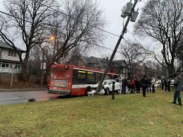 这个地区是多伦多最危险的街道，令人震惊的照片反应了交通事故频繁1