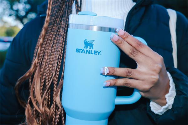 受欢迎的Stanley不倒翁品牌因杯子中含有铅而被起诉2