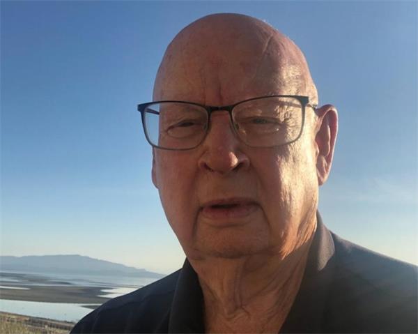 80岁的Patrick Hare将妇女从车道上推开后死亡，他总是乐于助人1