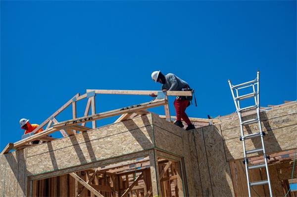 【视频】多伦多的建筑工人警告说建筑业陷入困境，因为没有人买房1