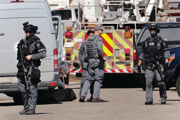 尽管进行了数小时的谈判，武装男子在卡尔加里东区的对峙中被警察击毙1