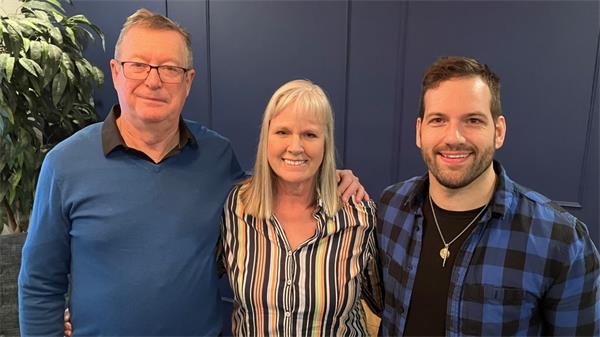 【人物故事】从陌生人到兄弟姐妹，DNA测试揭示家庭联系并激发了音乐合作1