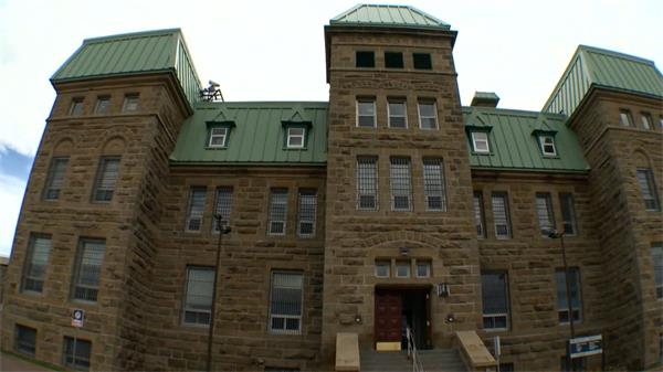 囚犯从多切斯特监狱越狱,不久后被抓获1 囚犯从多切斯特监狱越狱,不久后被抓获1