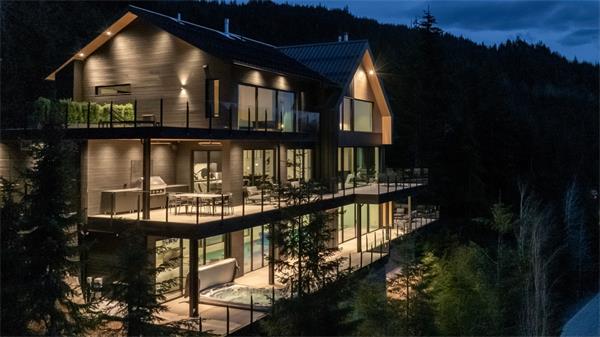 “对国际买家来说，这真是一笔划算的交易” Whistler 豪宅标价 1790 万加元1