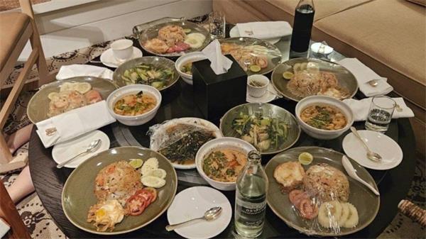 曼谷一家酒店房间内发现 6 具尸体，无暴力痕迹。警方认为他们知道原因1