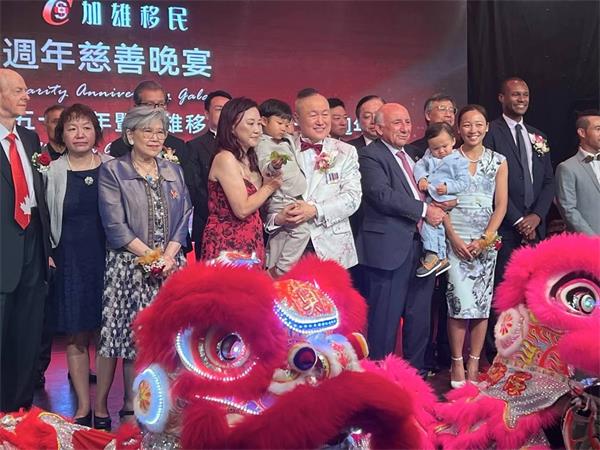 加雄移民集团总裁陆炳雄举办抵加50周年 暨加雄移民集团成立35周年庆慈善晚宴圆满落幕6