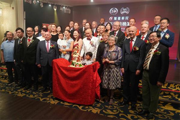 加雄移民集团总裁陆炳雄举办抵加50周年 暨加雄移民集团成立35周年庆慈善晚宴圆满落幕7