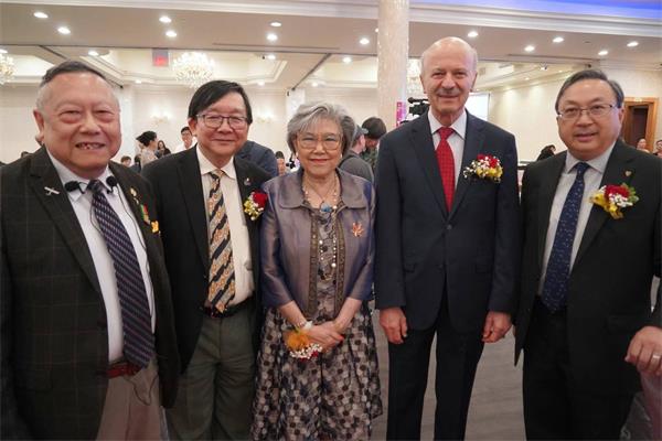 加雄移民集团总裁陆炳雄举办抵加50周年 暨加雄移民集团成立35周年庆慈善晚宴圆满落幕11