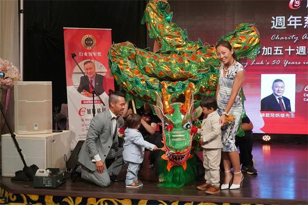 加雄移民集团总裁陆炳雄举办抵加50周年 暨加雄移民集团成立35周年庆慈善晚宴圆满落幕12
