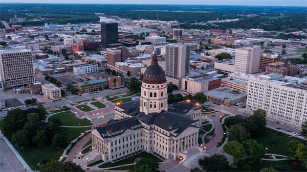 美国堪萨斯州母亲因 2 岁儿子枪杀 4 岁女儿被判终身监禁1 美国堪萨斯州母亲因 2 岁儿子枪杀 4 岁女儿被判终身监禁1