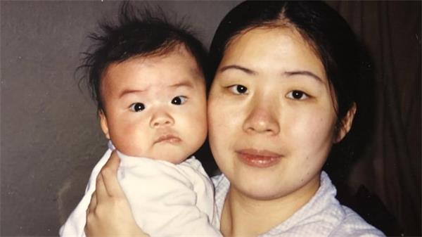 【人物故事】我父母把我送到中国和祖父母一起生活，这彻底改变了我们的关系1