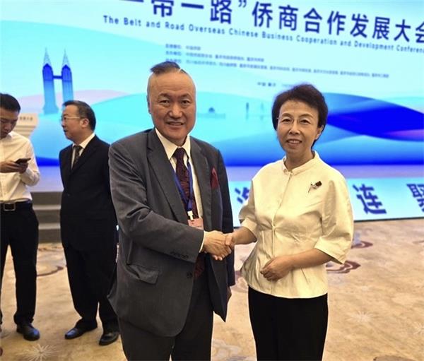 “一带一路”侨商合作发展大会在重庆开幕 -加拿大加中贸促会会长、加雄集团总裁陆炳雄受邀出席会议3