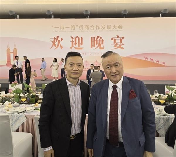 “一带一路”侨商合作发展大会在重庆开幕 -加拿大加中贸促会会长、加雄集团总裁陆炳雄受邀出席会议10