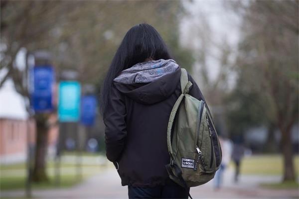 民意调查，大多数移民支持对国际学生项目实施更严格的政策1