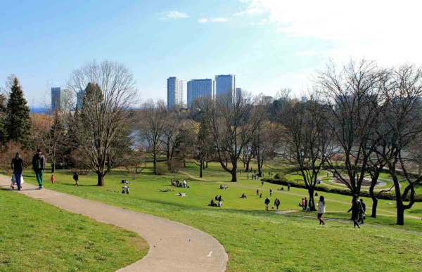 倡导者集会要求撤销 High Park 的车辆通行禁令1 倡导者集会要求撤销 High Park 的车辆通行禁令1