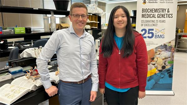 加拿大华裔青少年在国际International Brain Bee科学竞赛中获得了第二名1