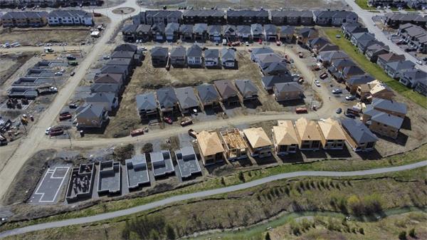 加拿大应该从哪里着手改善住房状况?答案可能会让你大吃一惊1 加拿大应该从哪里着手改善住房状况?答案可能会让你大吃一惊1